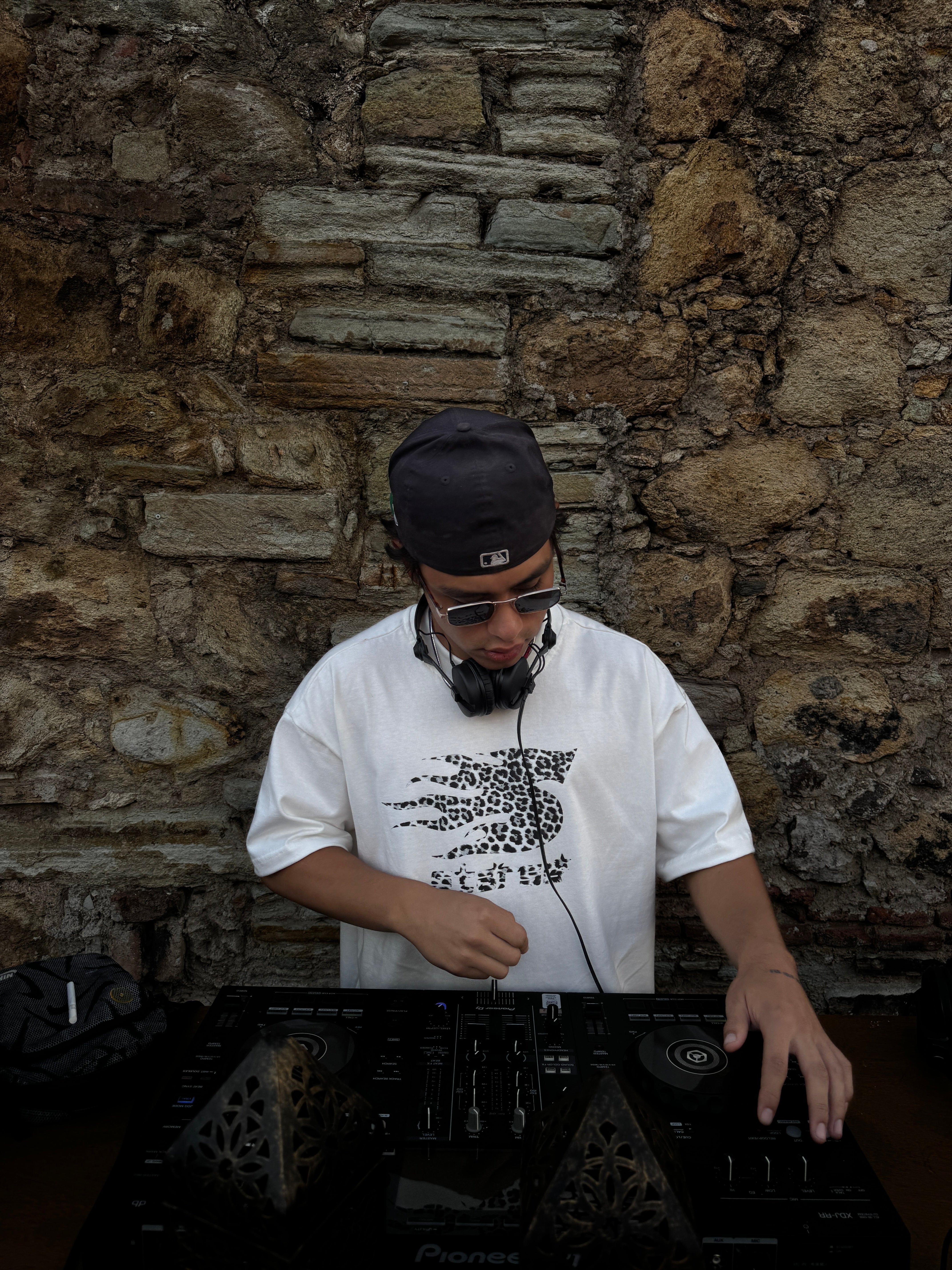 B/W LEOPARD PRINT ON FIRE OVERSIZE TEE